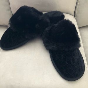 Black faux fur coach slippers NWT